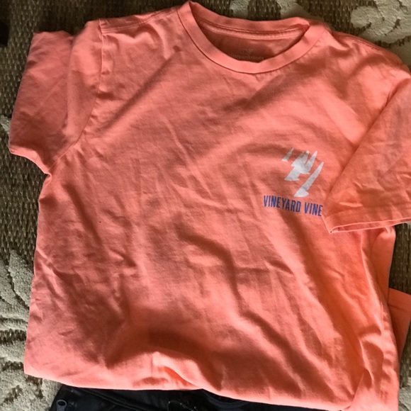 Vineyard Vines t-shirt - Picture 1 of 2
